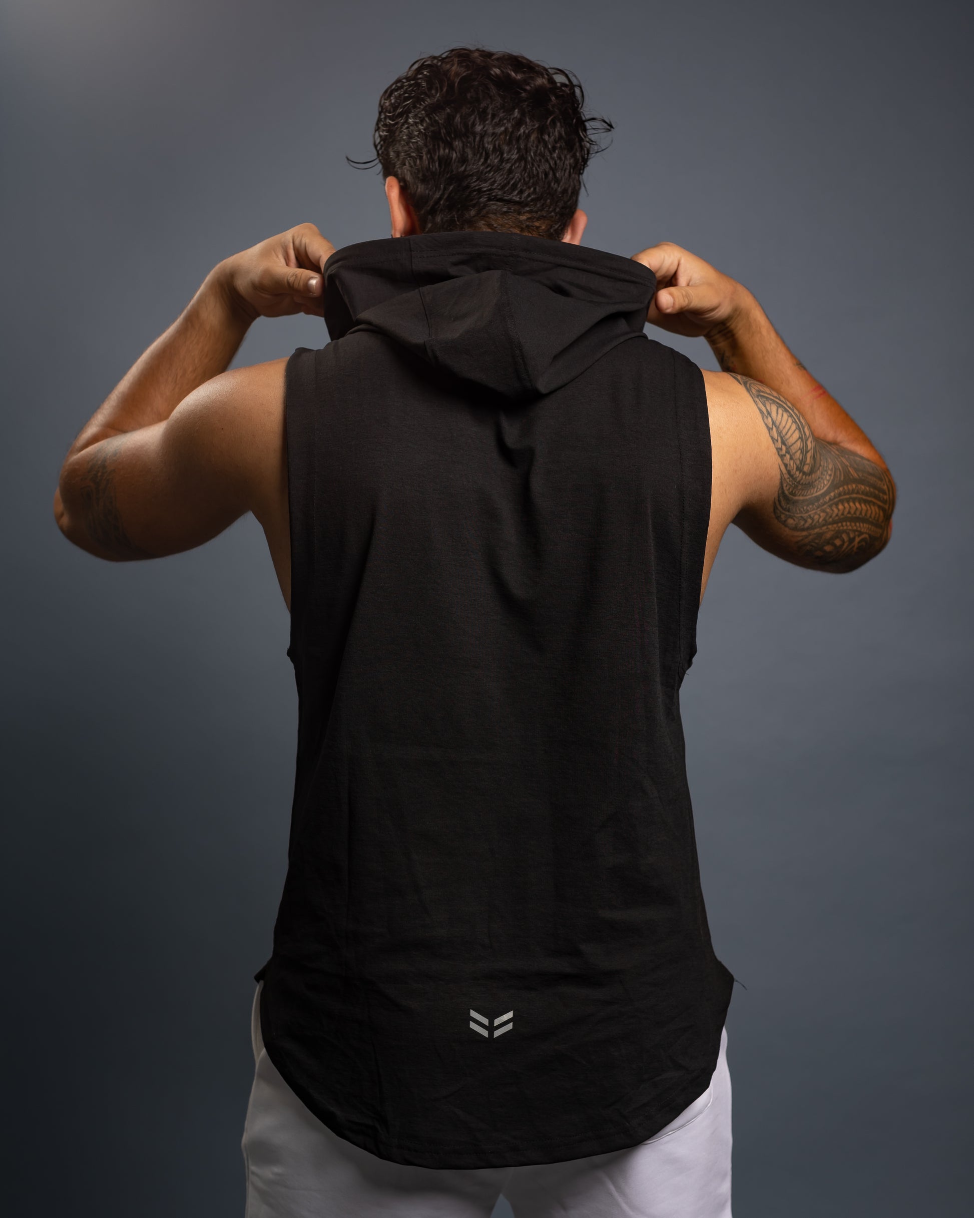 Men’s Black sleeveless workout hoodie, breathable athletic fabric, lightweight gym hoodie with slim fit