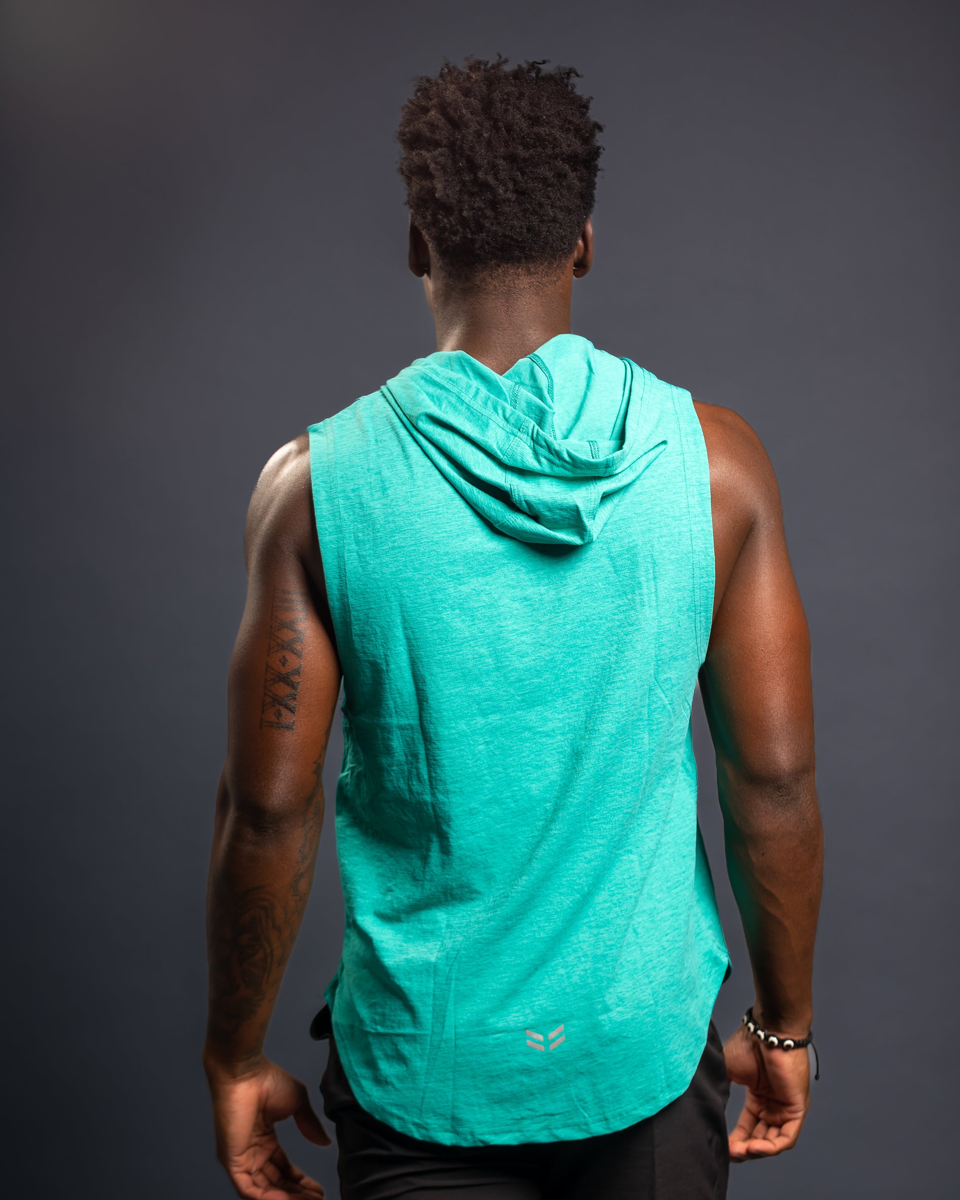 Men’s sky blue sleeveless workout hoodie, breathable athletic fabric, lightweight gym hoodie with slim fit