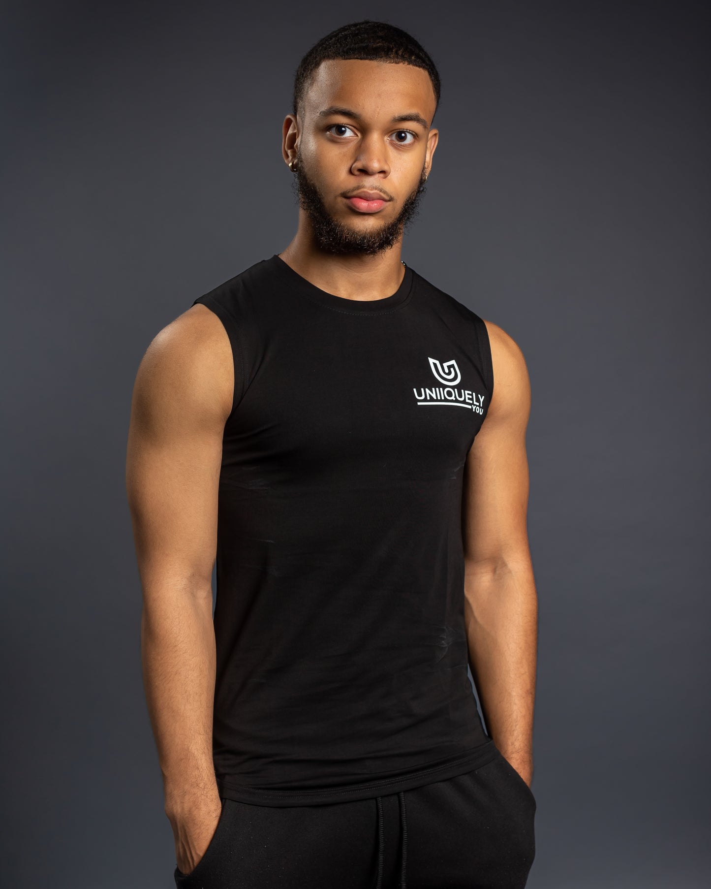 Men’s Black sleeveless muscle tank shirt, lightweight breathable fitness top, ideal for boxing and gym training