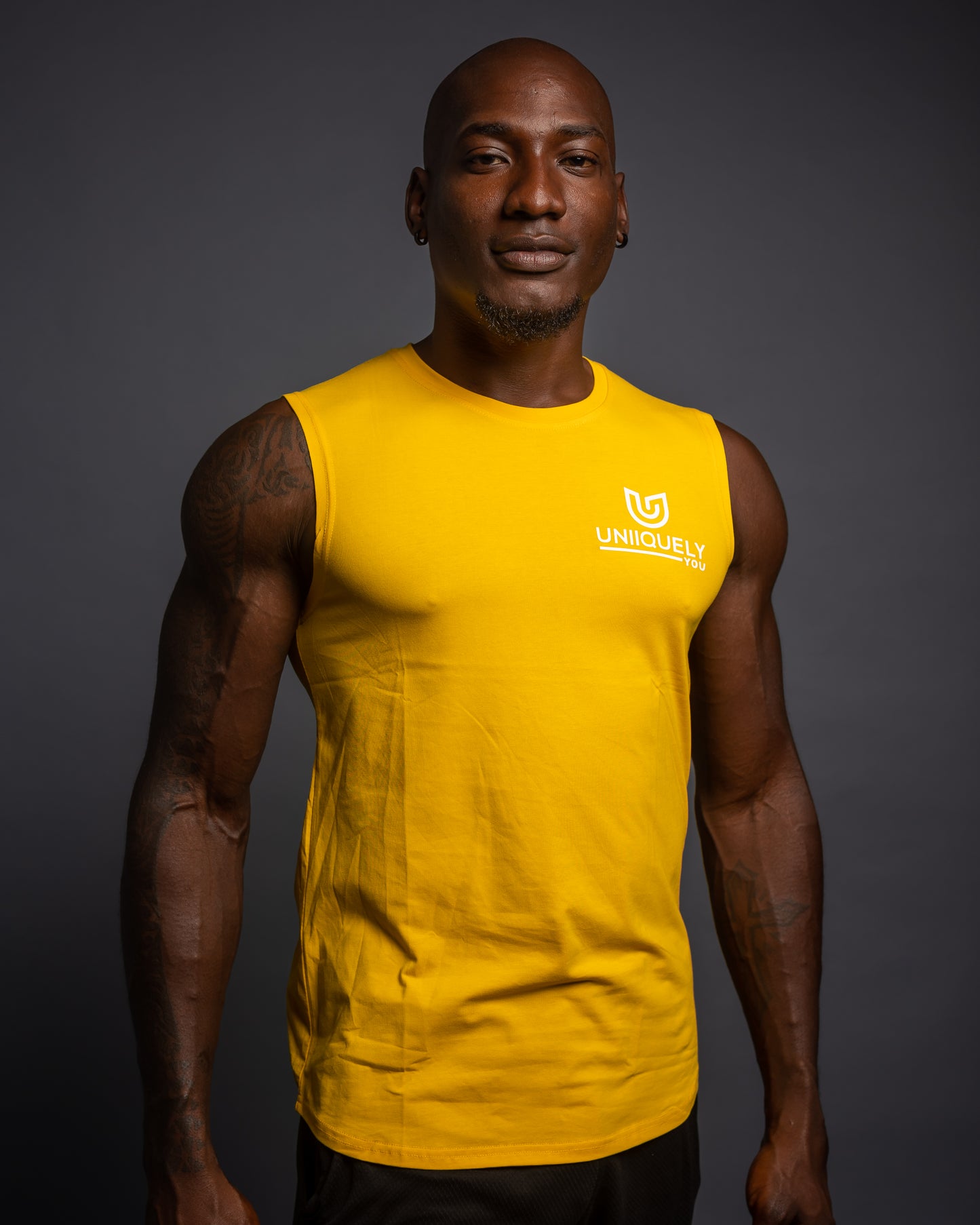 Men’s yellow sleeveless muscle shirt, lightweight breathable fitness top, ideal for boxing and gym training
