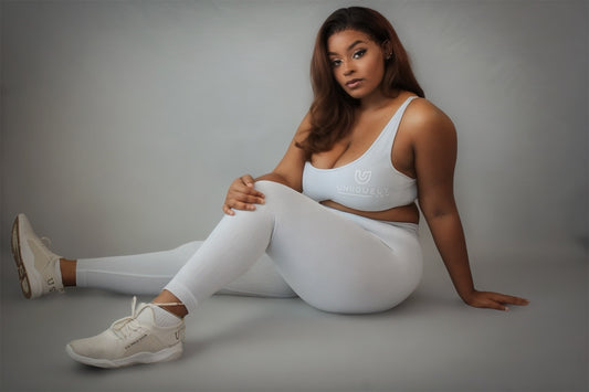 Women’s grey rippled workout set with crossover high-waist leggings that slim the waist and enhance curves, paired with an adjustable cross-strap back sports bra for a sculpted, supportive, and flattering athletic look.